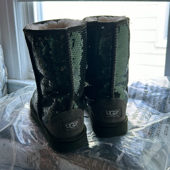 Sequence green UGGs size 7 - Picture 4 of 6